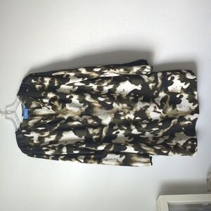 Simple Vera,  Large size,long sleeve camouflage green and black color